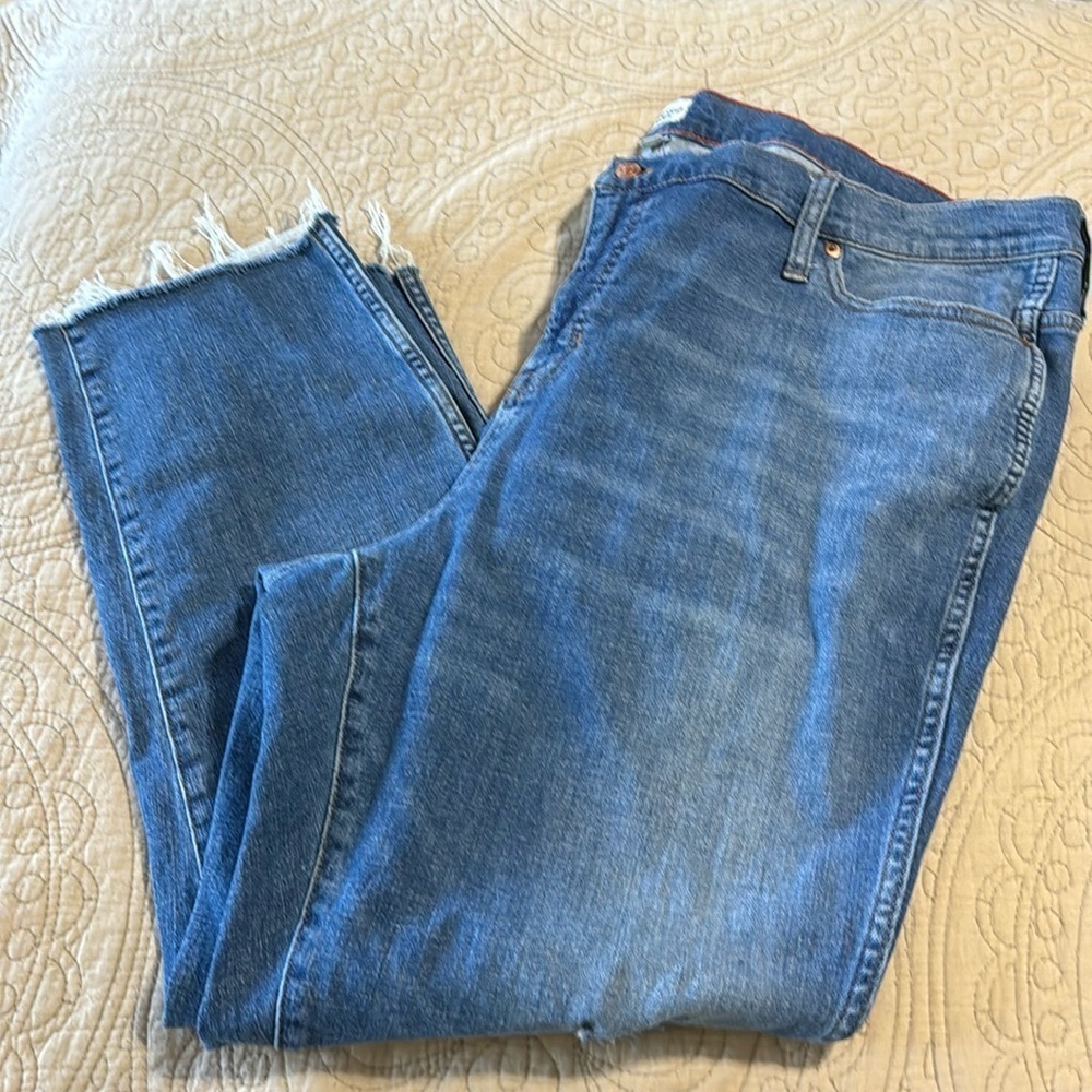 J Crew Denim Woman’s 9” Raw Hem Cropped Straight Jean